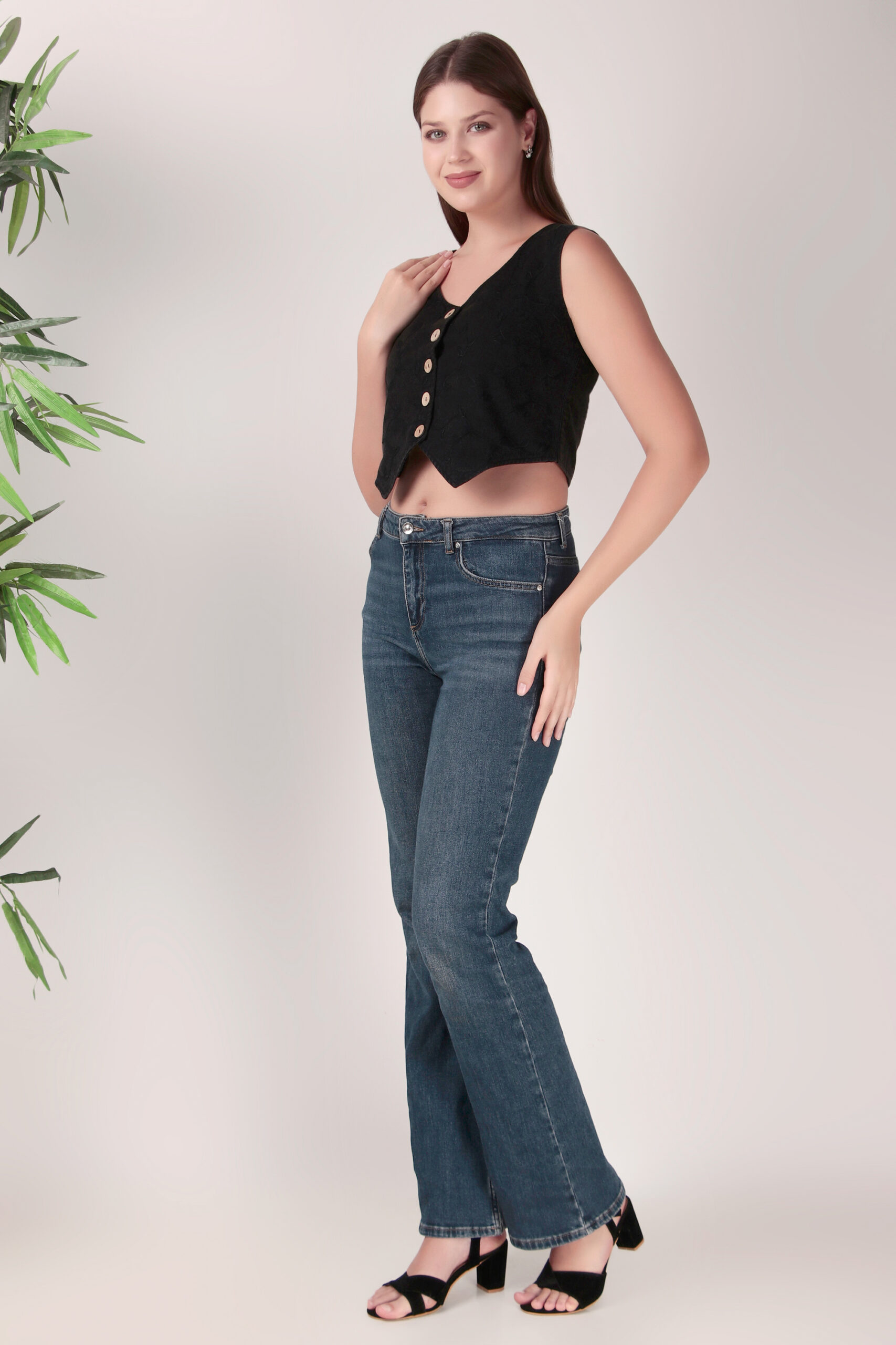 Ari Embroidery Vest - Image 2